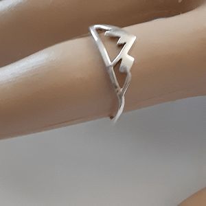 Delicate sterling silver 925 ring mountain range size 6